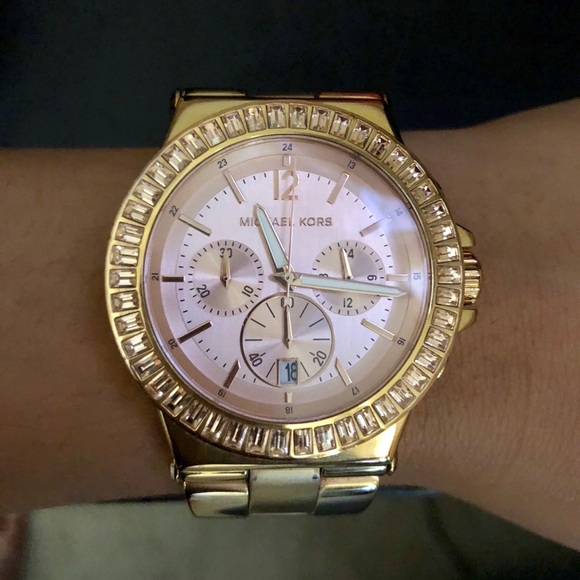 Beautiful rose gold Michael Kors! 💕 FLASH SALE ⚡️ - Picture 2 of 6